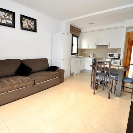 Апартаменти Apartamento Roman
